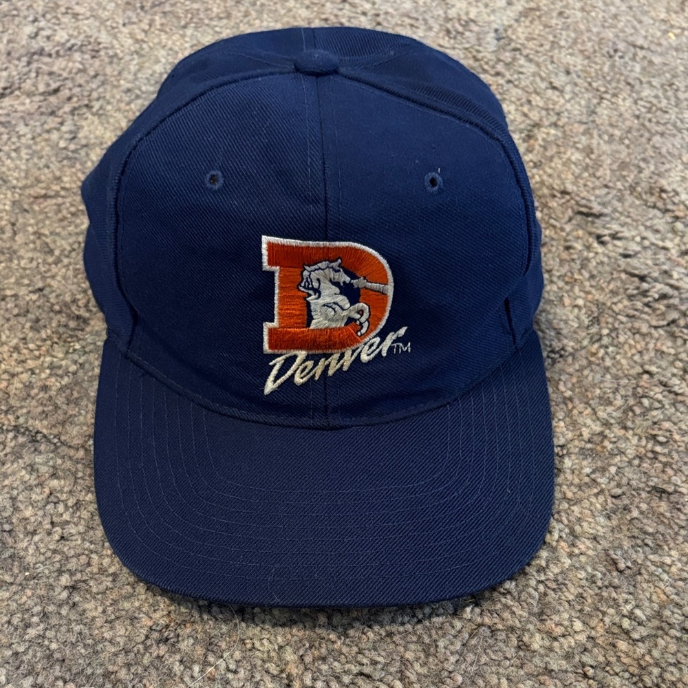 Vintage Denver Broncos New Era snapback hat